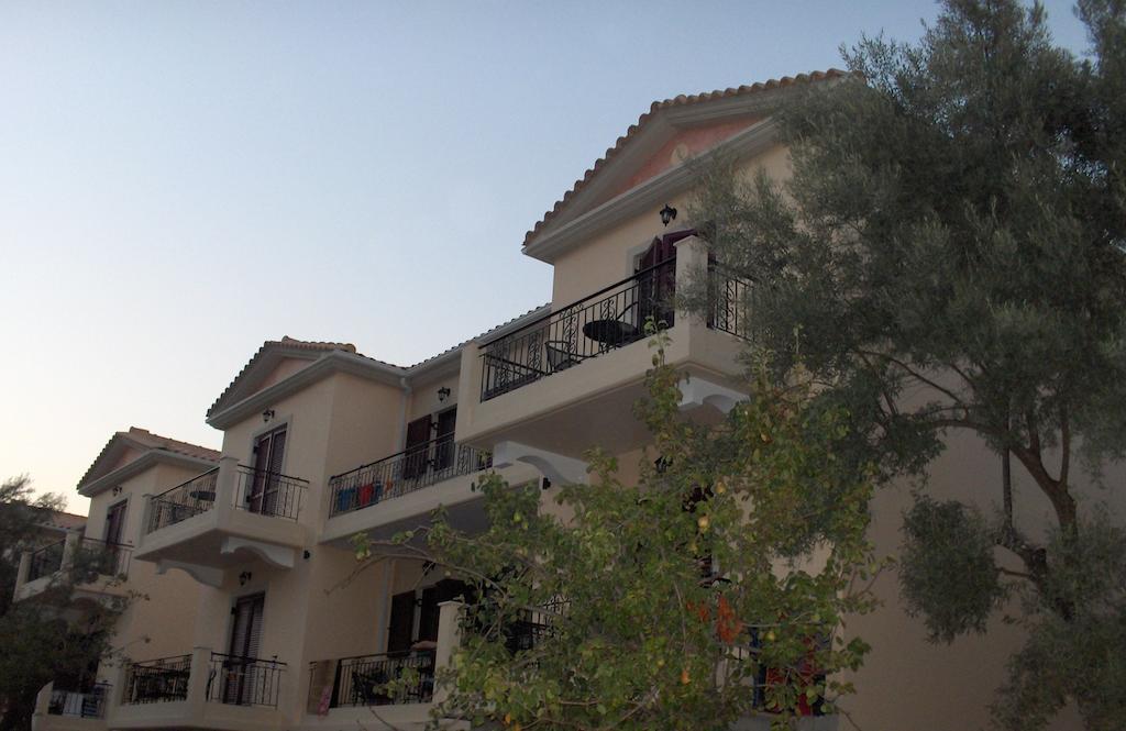 Mikros Gialos Apartments Esterno foto