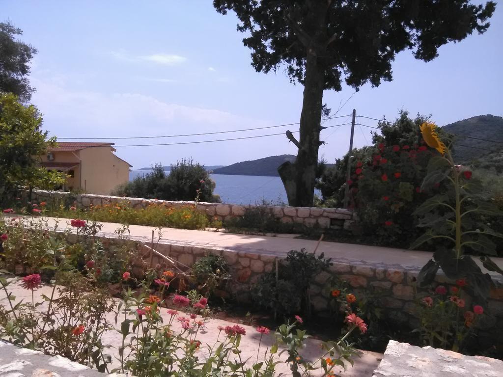 Mikros Gialos Apartments Esterno foto