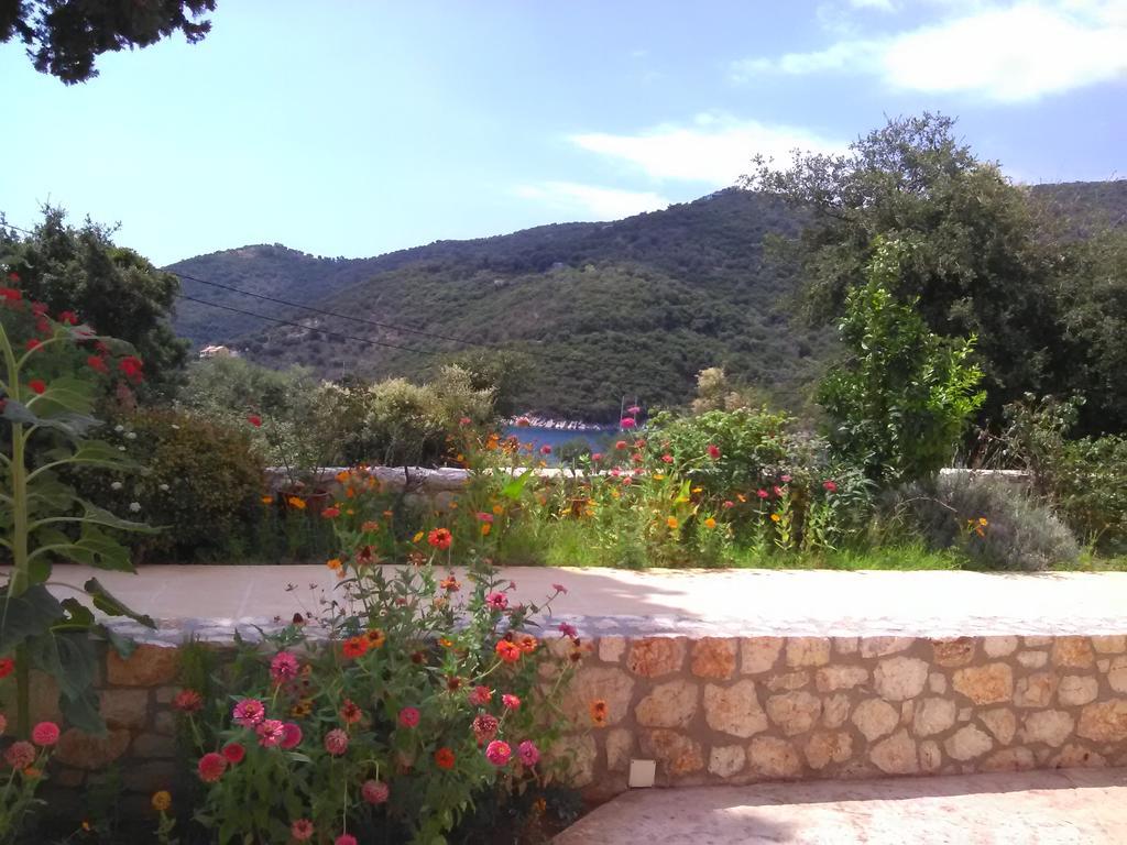 Mikros Gialos Apartments Esterno foto