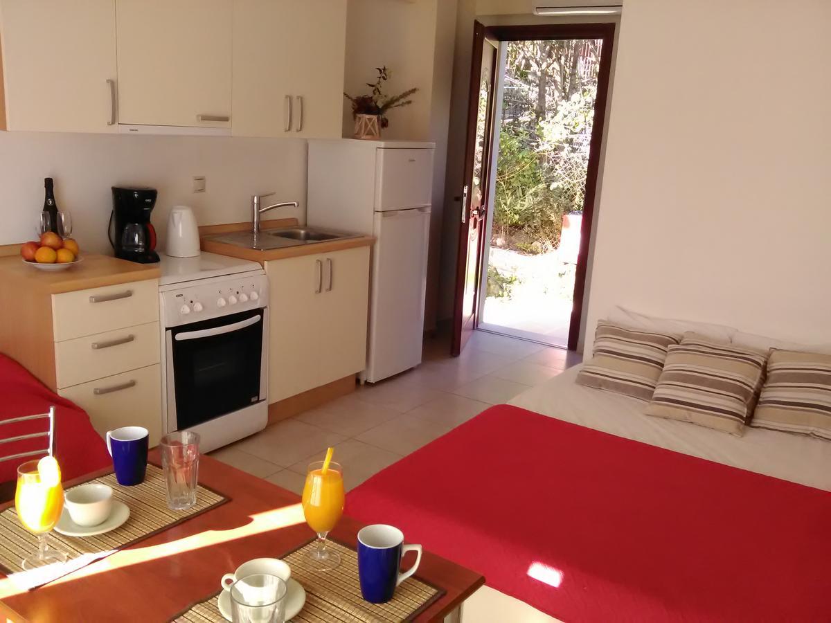 Mikros Gialos Apartments Esterno foto