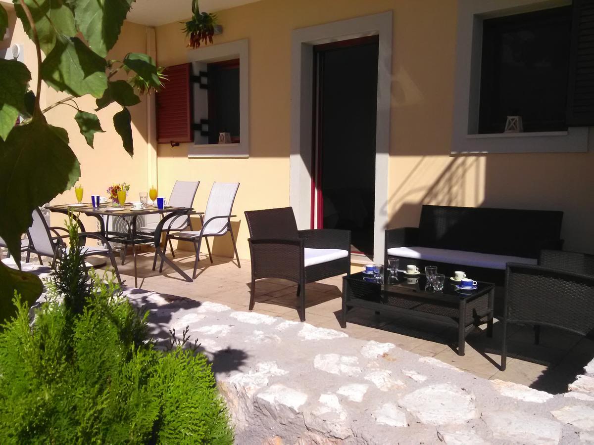 Mikros Gialos Apartments Esterno foto
