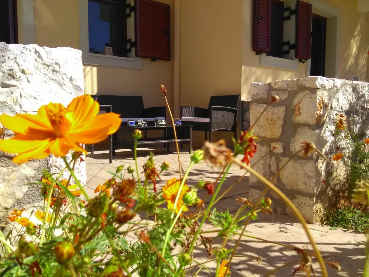 Mikros Gialos Apartments Esterno foto