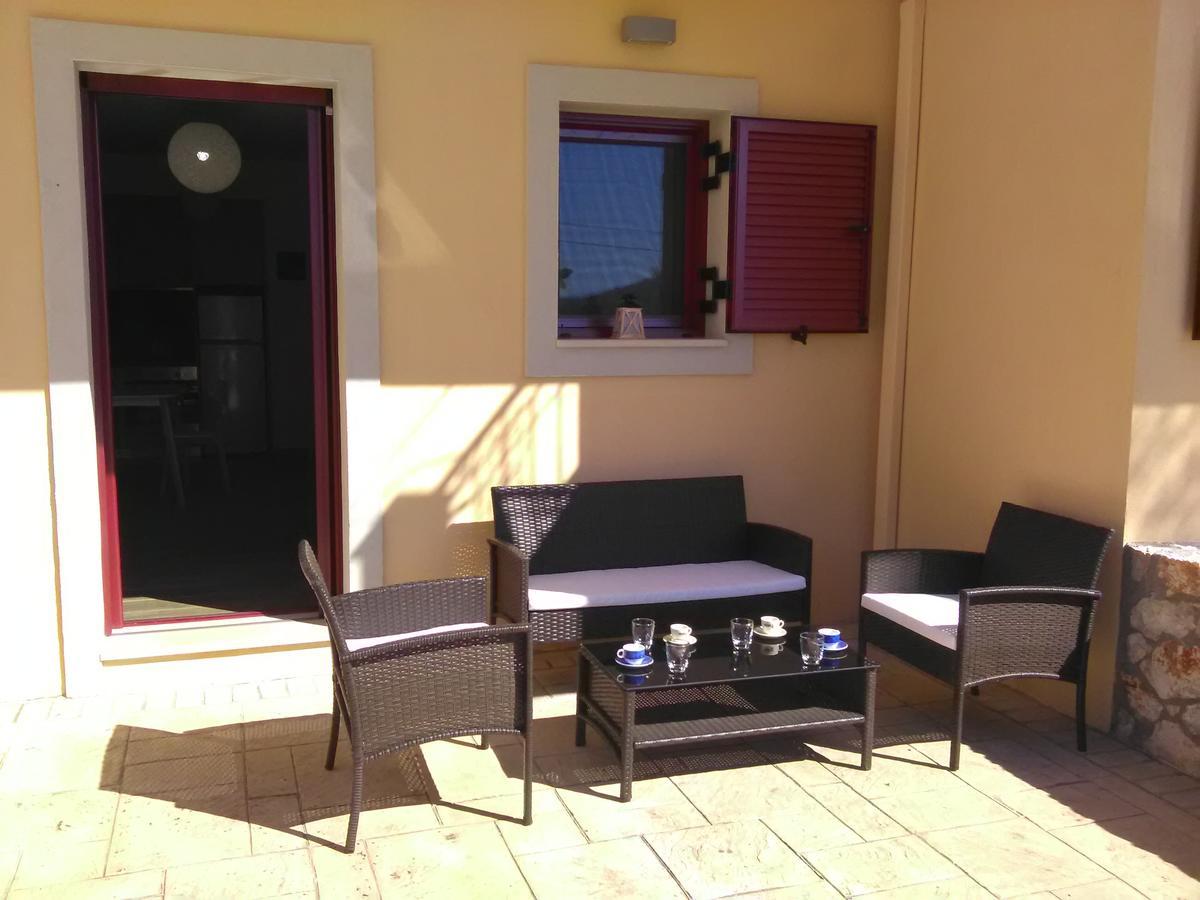 Mikros Gialos Apartments Esterno foto